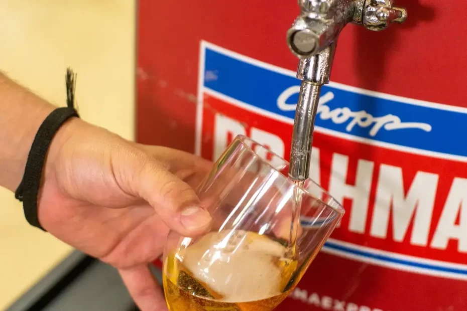 Ausschank mit einem Bier Zapfkopf